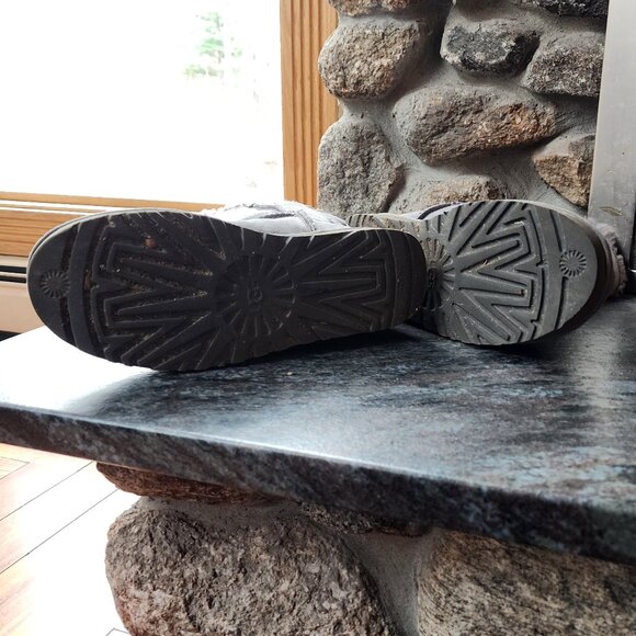 UGG Short Continuity Bow Gray Boots Size 10 - Picture 12 of 15